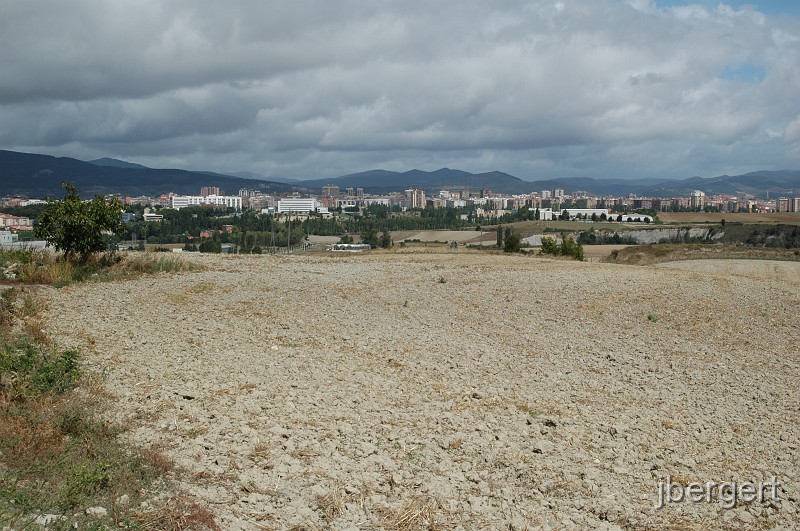 DSC_3758.JPG - Cizur Menor - Blick nach Pamplona