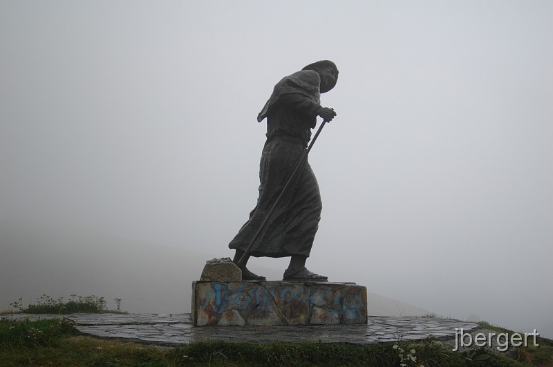 DSC_4428.JPG - Pilgerstatue am Alto de San Roque